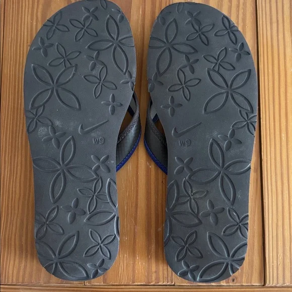 Nike Brown and Blue Women's Flip Flop Sandals Size 9 - Picture 4 of 5